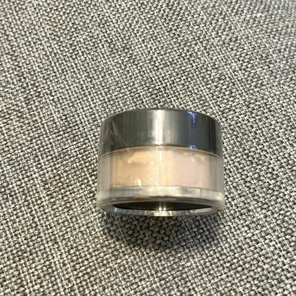 KAB setting powder in translucent - Picture 3 of 6